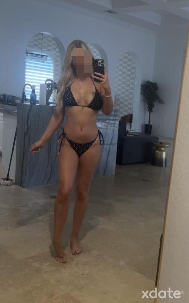 Blonde Fick puppe😋spritz mir in den mund💦fick meinen hintern🥵